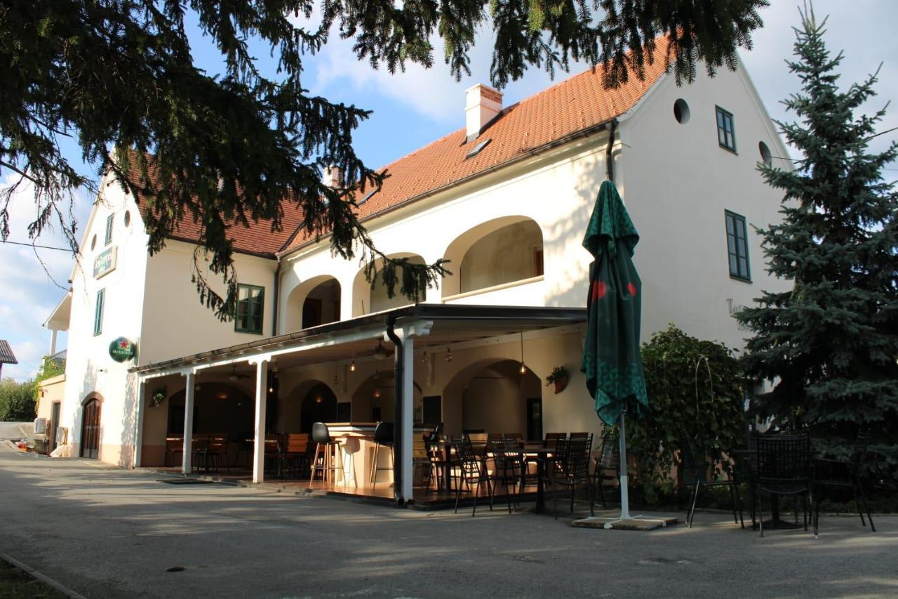 Taverna 1860 Rooms & Apartments Donja Zelina Exterior foto
