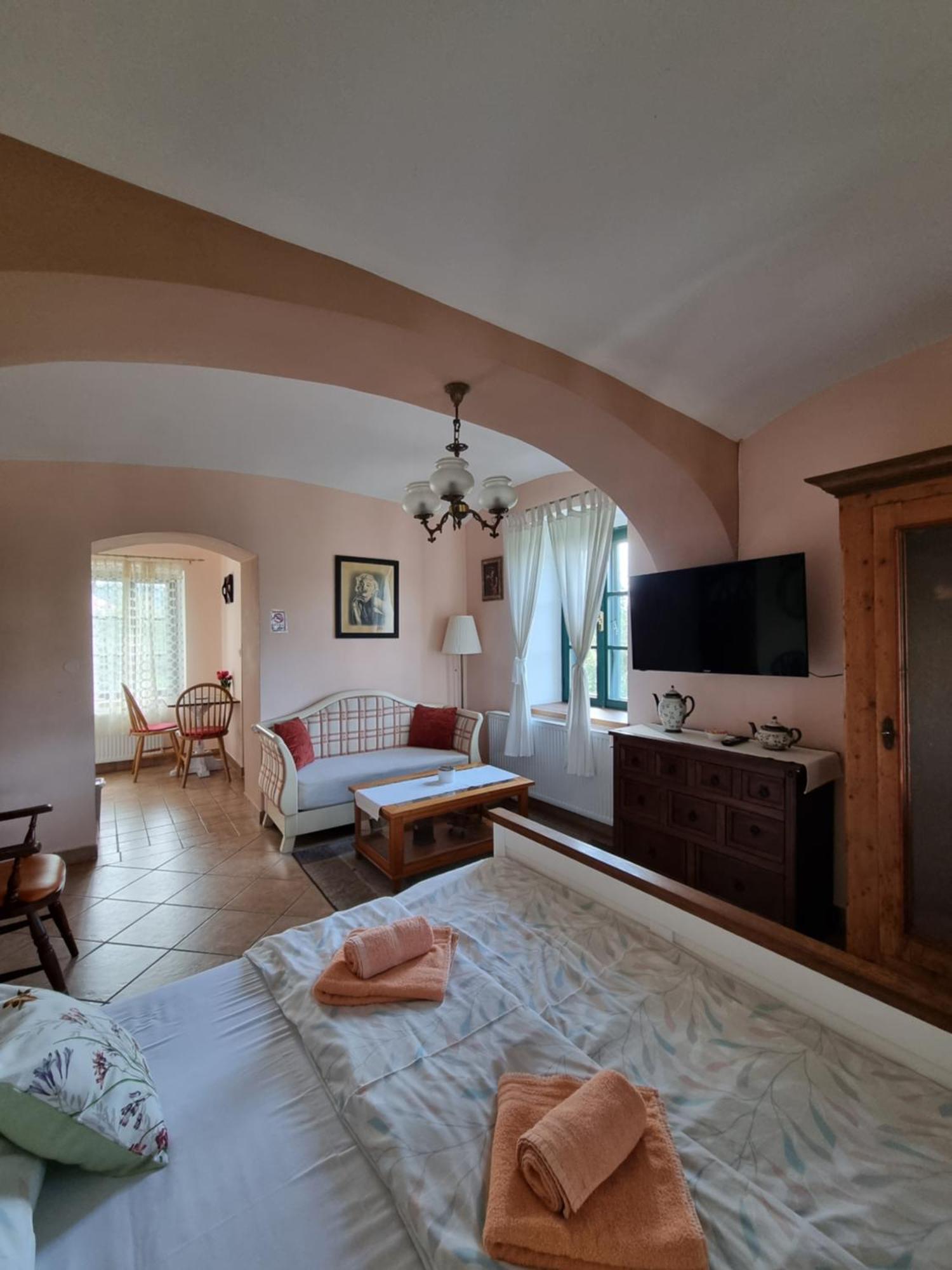 Taverna 1860 Rooms & Apartments Donja Zelina Quarto foto